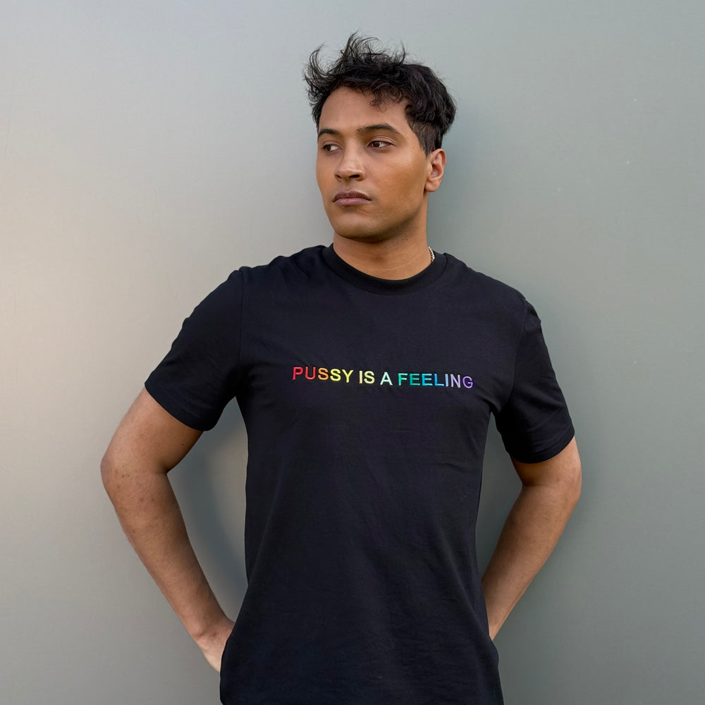 PRIDE kolekcia - PUSSY IS A FEELING antracitové tričko